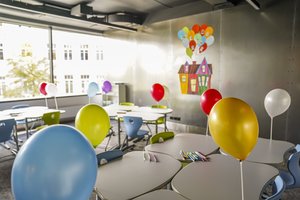 Naujas požiūris į mokyklą: kaip keičiasi mokytojo vaidmuo ir ugdymo metodai?