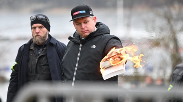 Švedijoje surengtą Korano sudeginimo akciją vertina kaip sabotažo aktą: JAV incidentą pavadino niekšišku