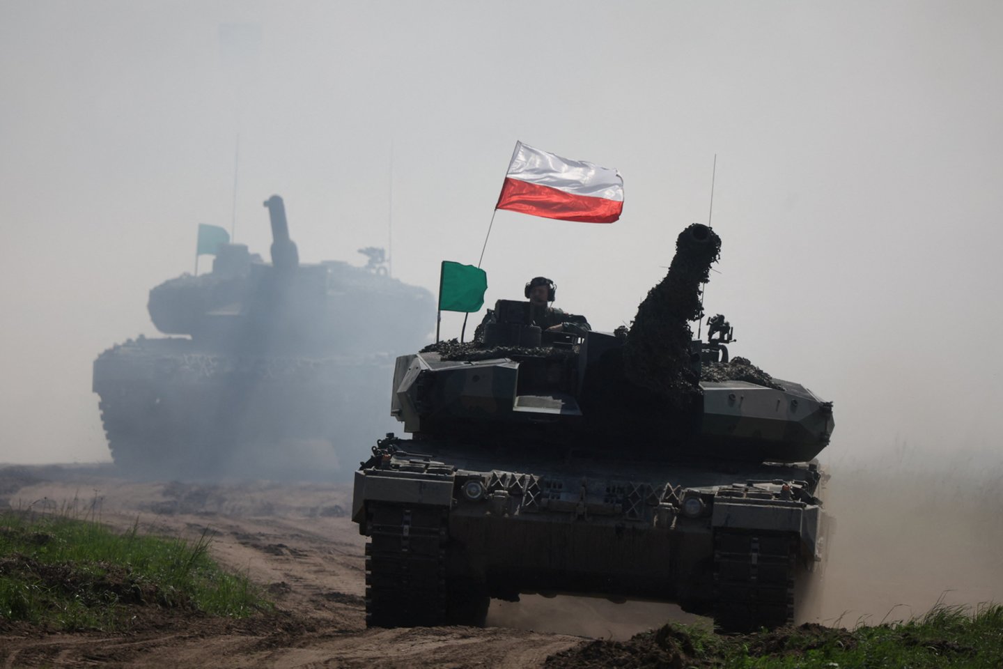 Lenkiški „Leopard 2PL“ tankai.<br>Reuters/Scanpix nuotr.