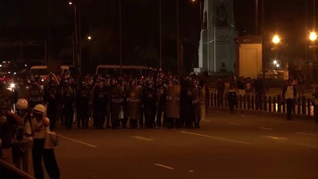 Užfiksuota: šimtai protestuotojų ir chaosas Peru gatvėse – pareigūnams teko panaudoti ašarines dujas