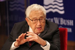 H. Kissingeris pakeitė nuomonę: nebėra prasmės laikyti Ukrainą už NATO ribų
