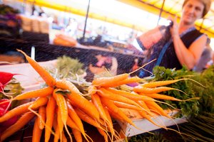 Skambina pavojaus varpais: dėl stambių ūkininkų godumo gresia dar didesnės maisto kainos