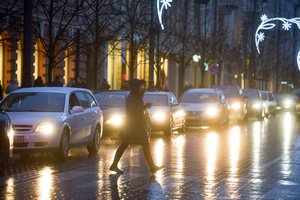 Sinoptikai: vyraus debesuoti orai, vietomis gali susiformuoti lijundra ar plikledis