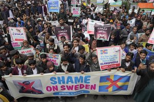 Pakistaniečiai protestavo prieš Korano sudeginimą Švedijoje