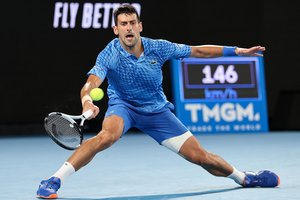 Įtarimai Novakui Džokovičiui: verkšlendamas apgaudinėja apie savo mistines traumas