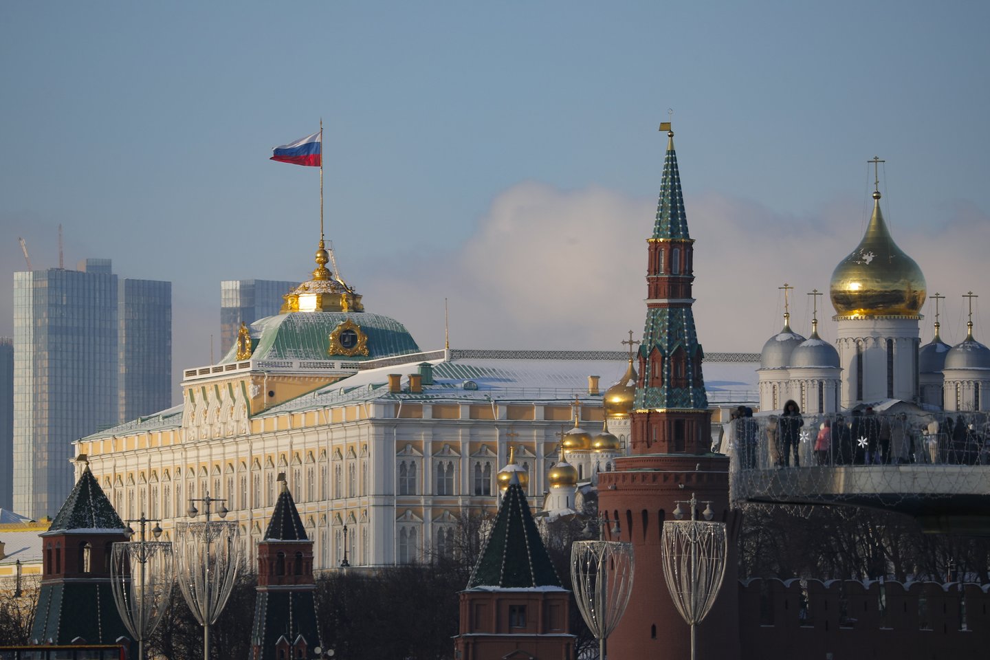 Nuo šiol Dūmos, Rusijos parlamento, deputatai turės pranešti valdžios institucijoms apie planuojamas privačias keliones į užsienį, antradienį paskelbta parlamento tinklalapyje. <br> ZUMAPRESS/Scanpix nuotr.