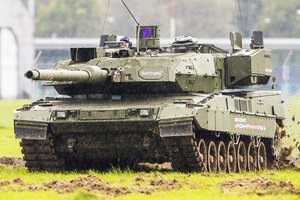 Kada „Leopard“ jau galės išriedėti į mūšio lauką? Įvertino, kiek užtruks paruošti tankistus