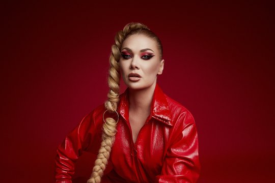 Natalija Bunkė pristato naują savo hito „Širdis ant balto sniego“ versiją ir gundantį vaizdo klipą