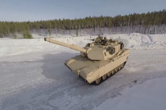 Nuskambėjo dar vienas Rusijos grasinimas: esą JAV tankų perdavimas Ukrainai būtų provokacija
