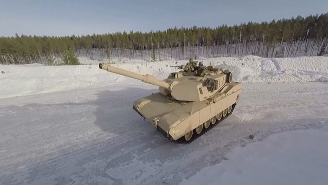 Nuskambėjo dar vienas Rusijos grasinimas: esą JAV tankų perdavimas Ukrainai būtų provokacija