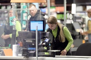 „Norfa“ plėtros nestabdo, algas dar paaugins