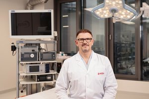 Šie simptomai išduoda pavojingą kojų venų ligą: kodėl delsti nevalia, ir kada bepadės tik operacija