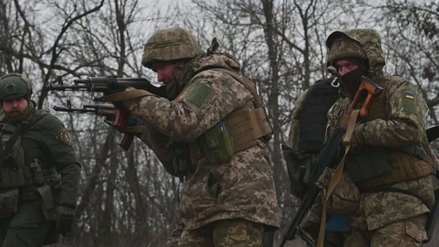 Patirdama nuostolių Rusija bando pralaužti ukrainiečių gynybą – didina spaudimą mūšyje už Bachmutą