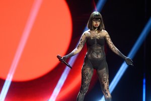 „Eurovizijos“ atrankos scenoje atlikėja I.T. pasirodys tik su kelnaitėmis ir platforminiais batais