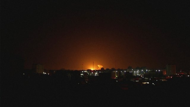 Izraelis ir Gazos kovotojai po kruvino reido Vakarų krante apsikeitė raketų smūgiais