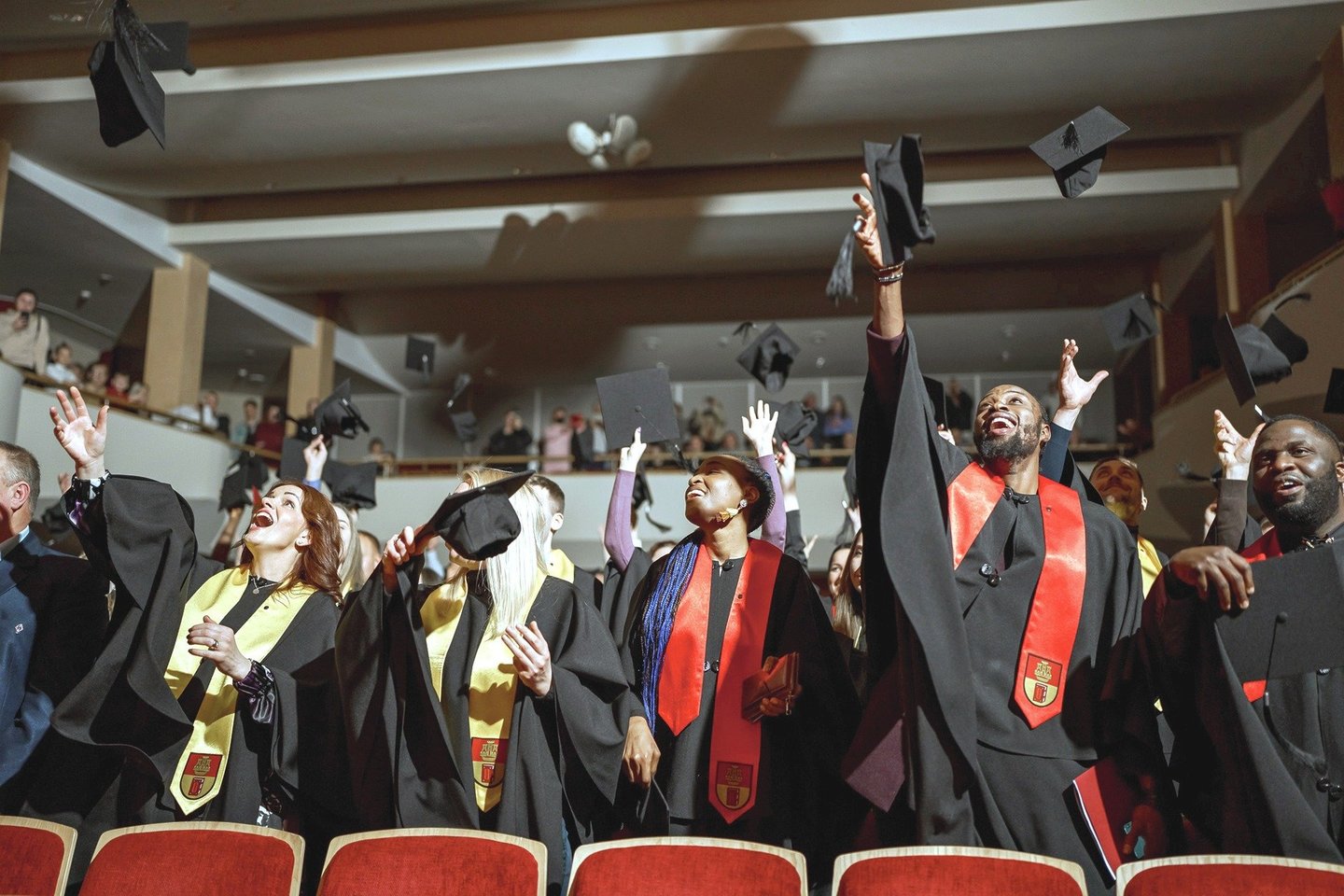 Diplomai įteikti 159 Klaipėdos universiteto absolventams – 105 baigė bakalauro, 54 – magistro studijas. 