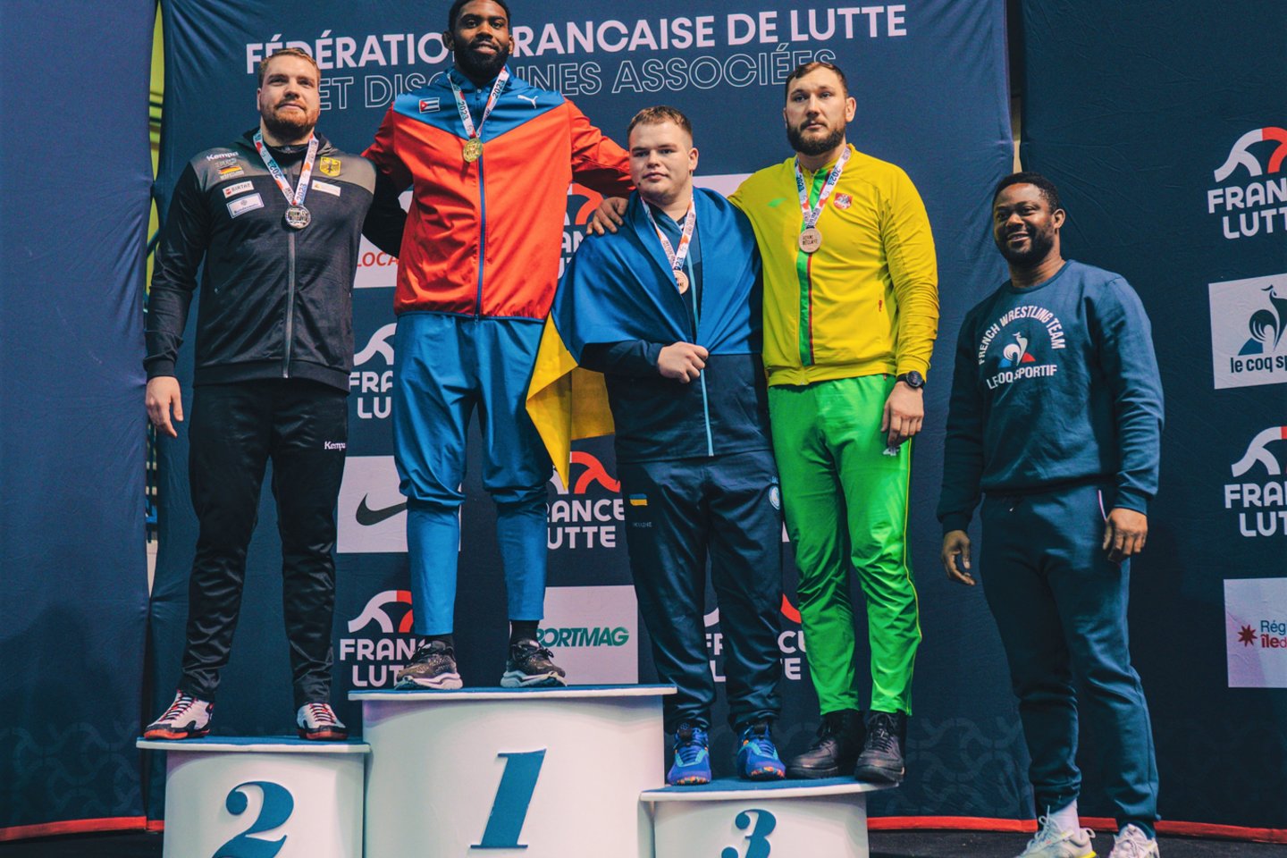 Mūsų šalies imtynininkų bronza suspindėjo Prancūzijos Rivjeroje.<br> Organizatorių nuotr.
