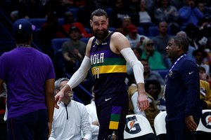 Jonas Valančiūnas be gailesčio išvarytas iš arenos, o „Pelicans“ murkdosi pralaimėjimų liūne