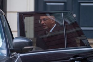 Jungtinės Karalystės premjeras atleido konservatorių partijos pirmininką