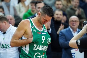 M. Kalnietis jautriai atsisveikino su krepšiniu: netramdė ašarų, dėkojo tūkstančiams sirgalių ir mirusiam tėčiui