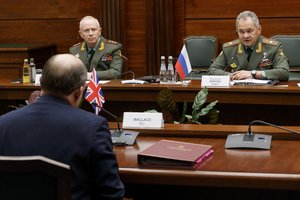 Atskleidė paskutinį JK ir Rusijos kariuomenių vadų pokalbį prieš rusų invaziją į Ukrainą: „Abi pusės suprato, kad tai melas“