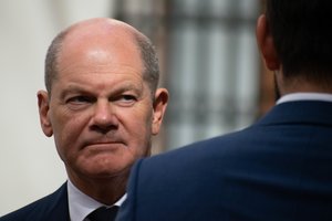 O. Scholzas: Vokietija nesiųs naikintuvų į Ukrainą