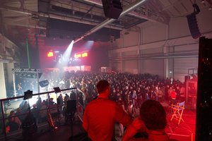 Kino koncertas „Vilniaus Pokeris“ tūkstantinei miniai pristatė režisieriaus Donato Ulvydo viziją