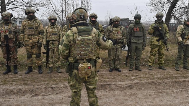 Rusijos pajėgos veržiasi prie strategiškai svarbios gyvenvietės: praradus kontrolę Kyjivas susidurtų su dideliais iššūkiai