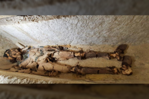 Rasta auksu padengta mumija – seniausia ir geriausiai išlikusi, kokia tik aptikta Egipte