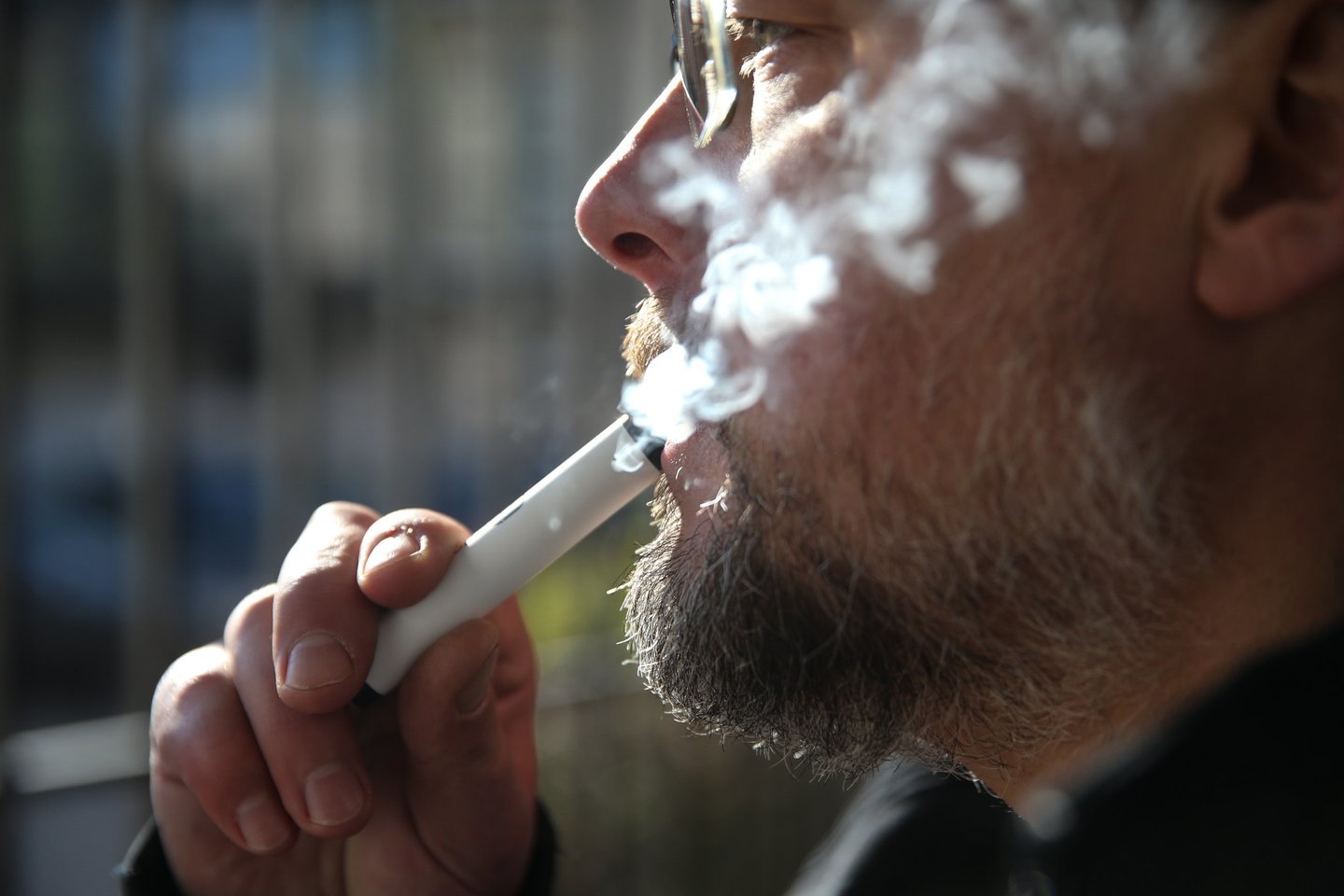 Kaitinamasis tabakas pamažu kėsinasi išstumti iš rinkos tradicines cigaretes.<br>R.Danisevičiaus nuotr.