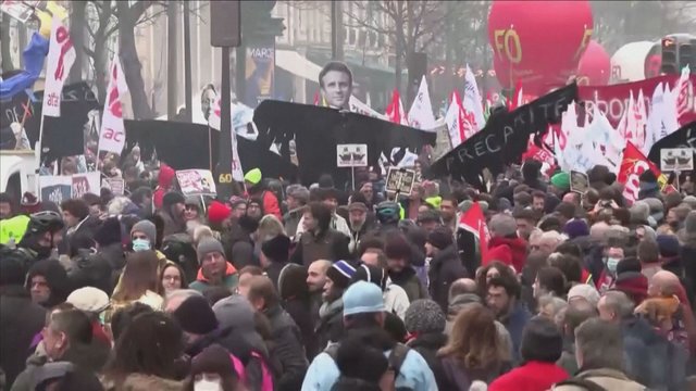 Minios prancūzų antrą kartą išeina į gatves: po masinio pirmojo protesto toliau priešinasi pensijų reformai