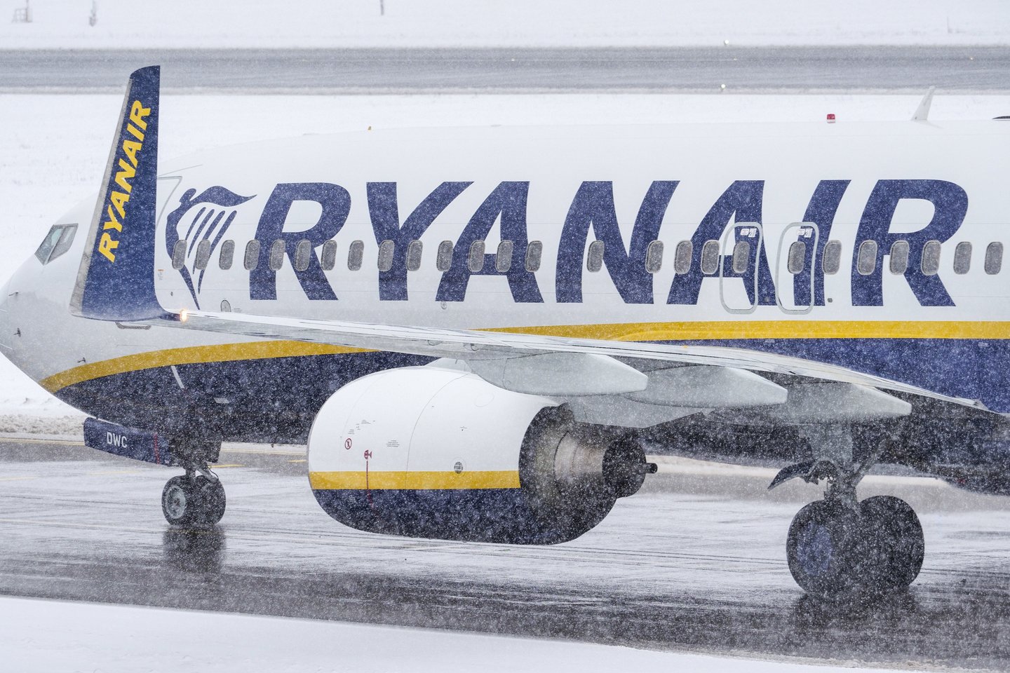 „Ryanair“ mažina maršrutų ir reisų dažnį iš Vilniaus oro uosto.<br>V.Ščiavinsko nuotr.