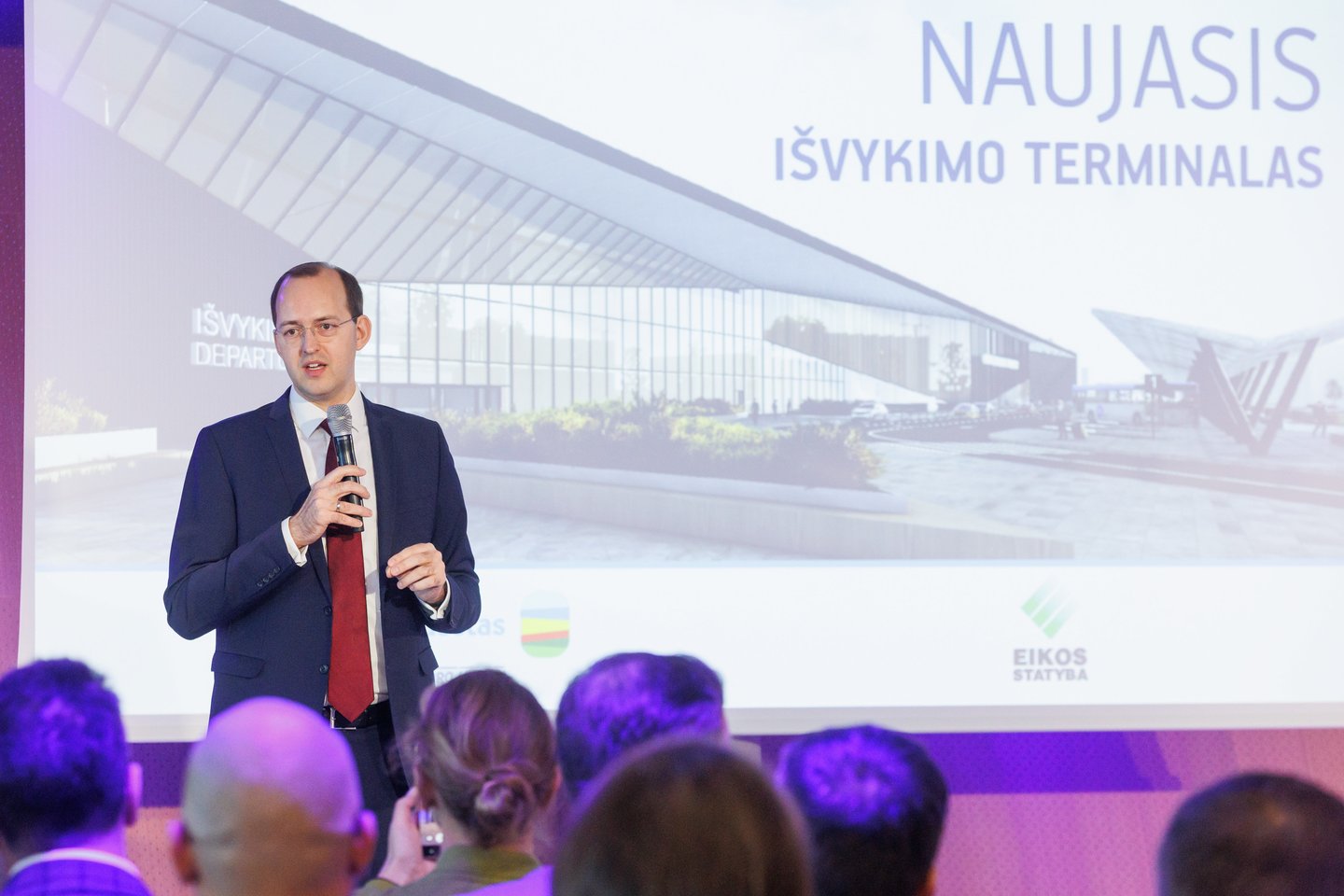 Vilniaus oro uostas, turėdamas nauja terminalą, galės pertvarkyti visą infrastruktūrą.<br> T.Bauro nuotr.