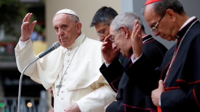 Po 40 metų pertraukos Romos pontifikas lankosi KDR: vizitas laikomas taikos gestu