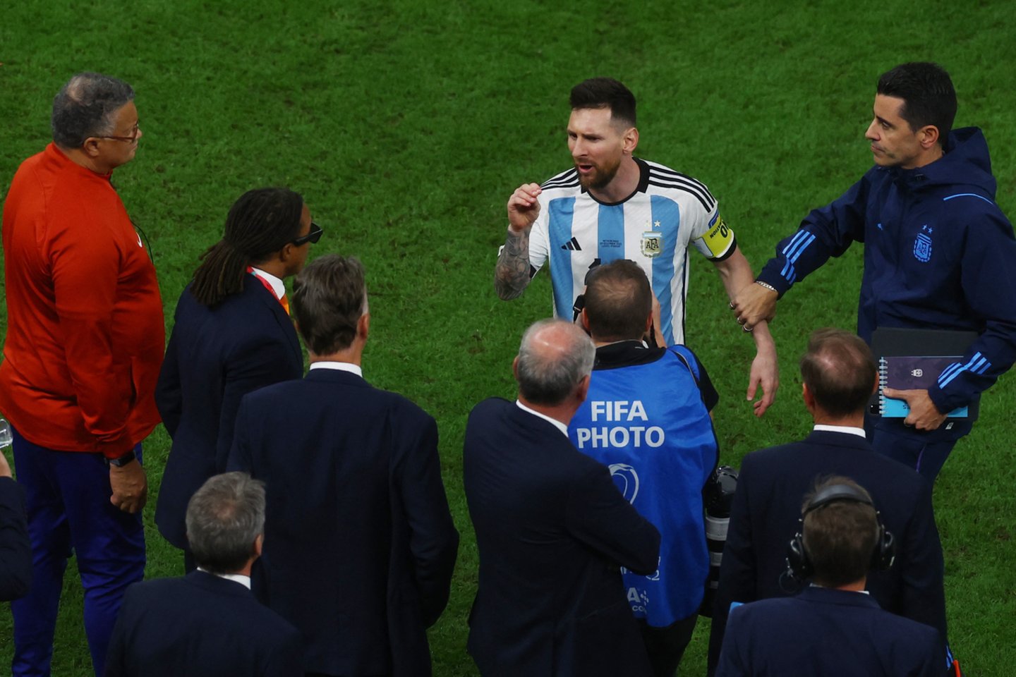  Lionelis Messi konfliktavo su olandų treneriu.<br>Reuters//Scanpix nuotr.