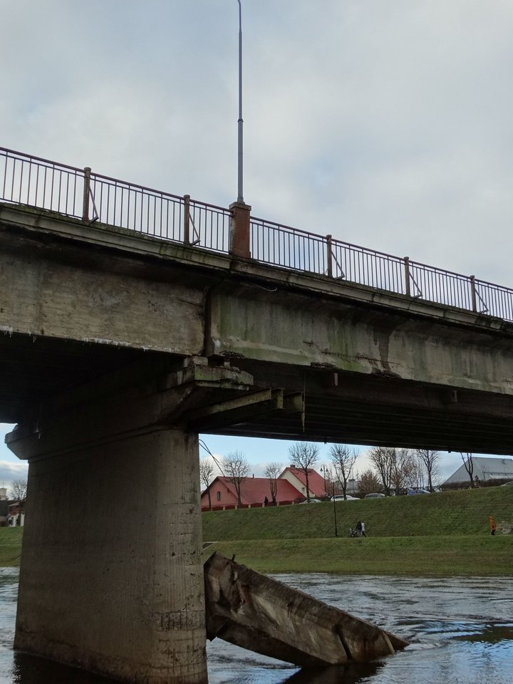  Kėdainiusoe apgriuvo tiltas per Nevėžį.<br> A.Karaliūno nuotr.