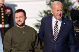 Žiniasklaida: V. Zelenskis gali susitikti su J. Bidenu Lenkijoje