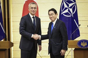 NATO vadovas sveikina Japonijos planus didinti išlaidas gynybai