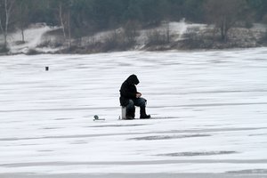 Aplinkosaugininkų sulaikytas pažeidėjas sulaužė meškerę ir mėgino pasišalinti: išsisukti vis tiek nepavyko