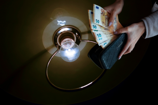 Įspėja dėl elektros tiekėjų: jei esate pasirašę tokią sutartį, nieko nelaukite – kuo greičiau keiskite