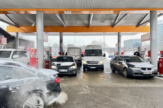 Gyventojai nesuvokia, kas su šiuo Lietuvos miestu negerai: kodėl degalų kainos čia gerokai didesnės nei kitur?