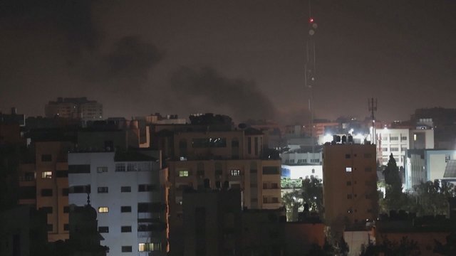 Izraelis darsyk nusitaikė į Gazos Ruožą: smogta aviacijos smūgių taikiniams 