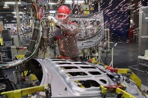 Tai šokiravo automobilių gamintojus: nauji reikalavimai taps našta pirkėjams