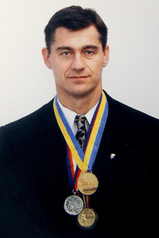  	R.Ubarto kaklą puošia trys svarbiausi sportinės karjeros medaliai – Europos čempiono, Seulo žaidynių vicečempiono ir Barselonos žaidynių čempiono.<br>Nuotr. iš asmeninio albumo
