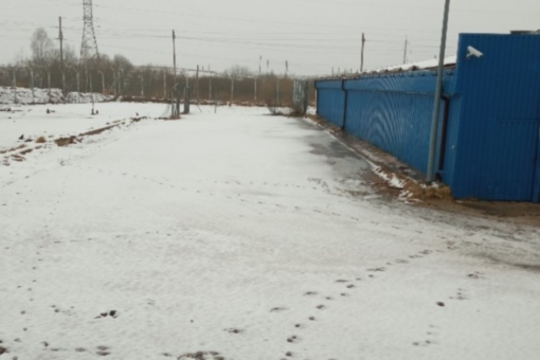 Telšių aplinkosaugininkai: bankrutuojančios UAB „Srava“ teritorijoje sutvarkyta 671 tona atliekų