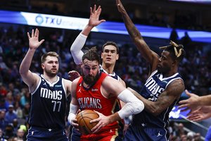 Po susidūrimo su J. Valančiūnu traumą gavo L. Dončičius, o „Pelicans“ skęsta pralaimėjimų liūne