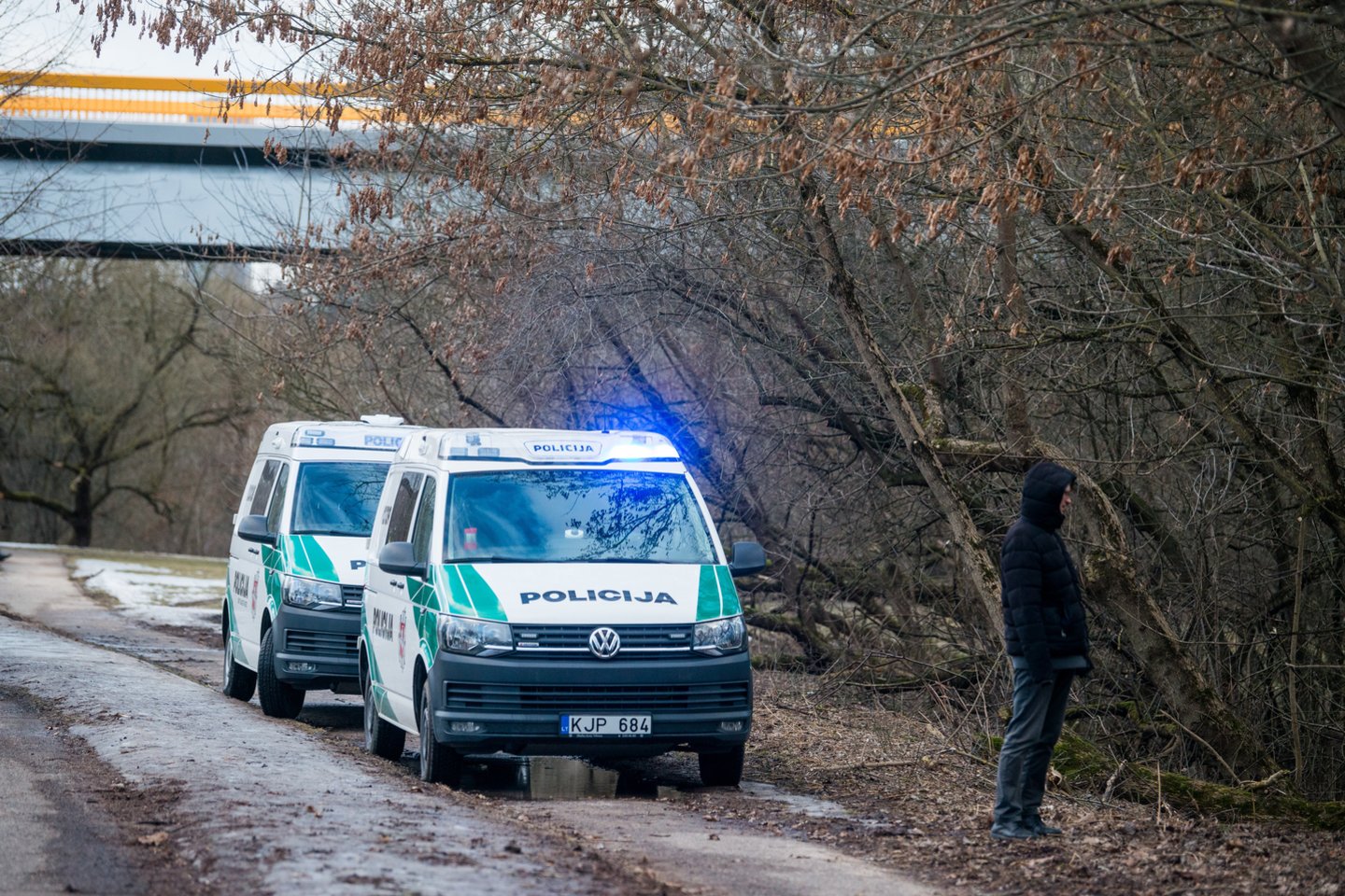 Įvykio aplinkybes tiriantys pareigūnai pradėjo ikiteisminį tyrimą dėl fizinio skausmo sukėlimo.