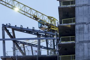 Dalis jau suklumpa mokėdami išaugusias būsto paskolų įmokas: kokios išeitys jiems siūlomos