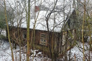 Griūvantys pastatai Prienų rajone gąsdina žmones: tarp jų – gyvenamieji namai ir net mokykla