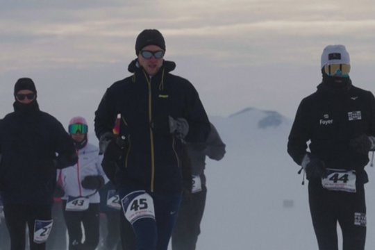 Bėgimo entuziastai savo jėgas išbando maratone per 7 žemynus: papasakojo, ką jiems tenka išgyventi